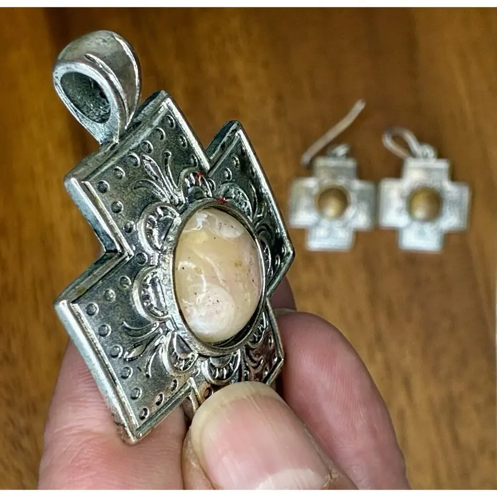 Silvertone Cross Pendant And Matching Earrings With Stone Center ￼